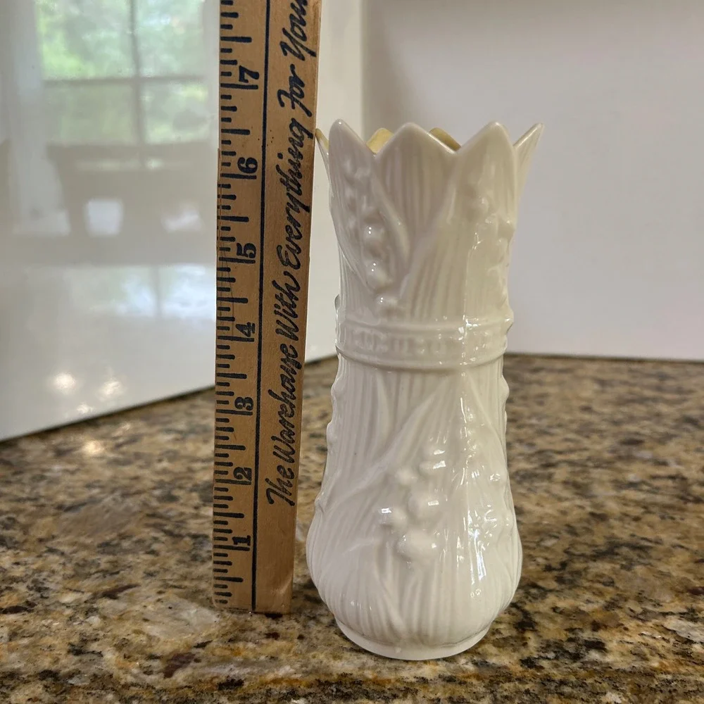 Belleek Lily of the Valley Vase 7